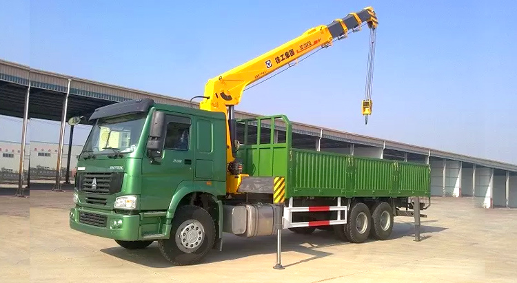 Howo 6X4 Cargo Truck With Crane