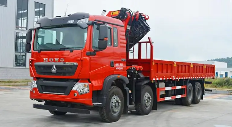Howo 8X4 Cargo Truck With Crane